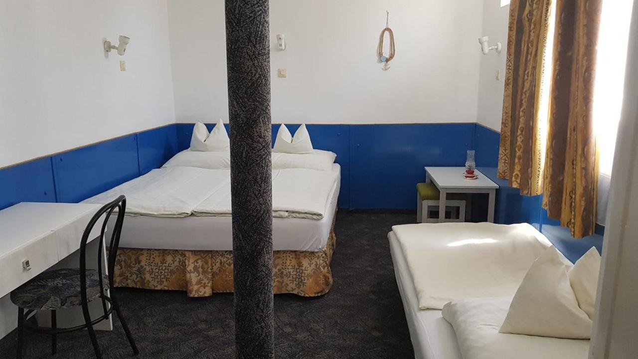 Hotel Amigo Zamárdi エクステリア 写真