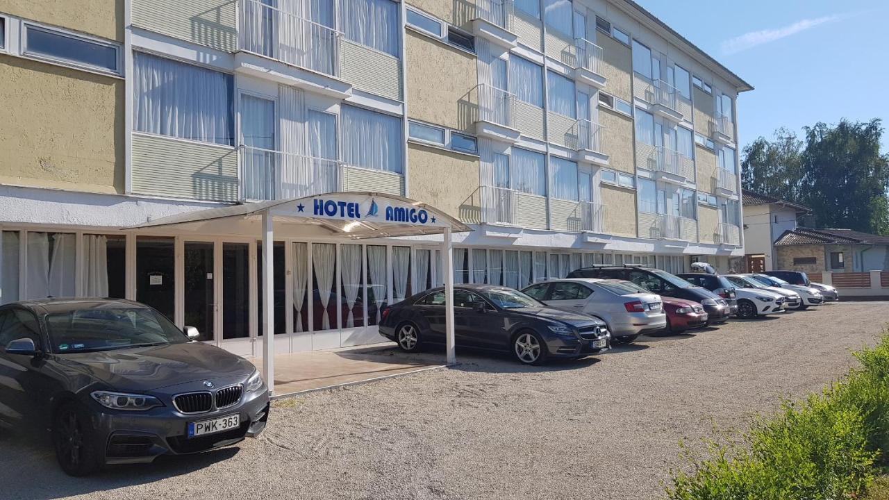Hotel Amigo Zamárdi エクステリア 写真