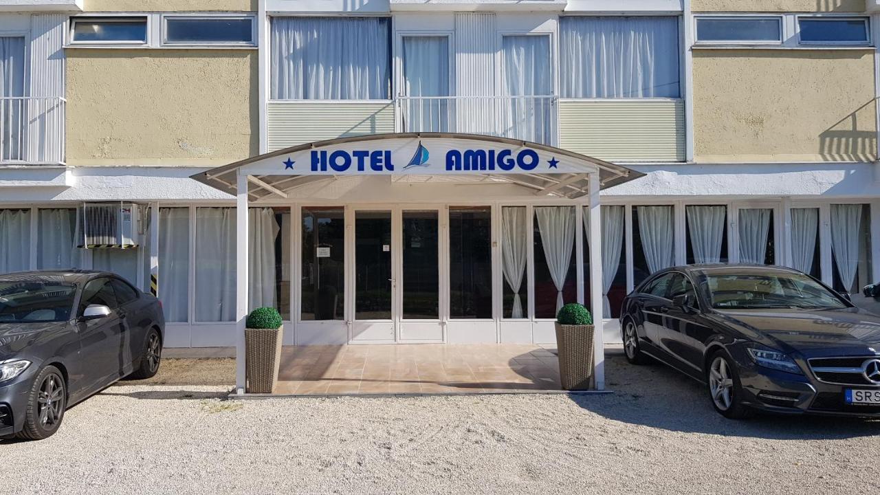 Hotel Amigo Zamárdi エクステリア 写真