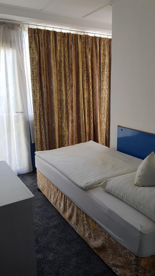 Hotel Amigo Zamárdi エクステリア 写真