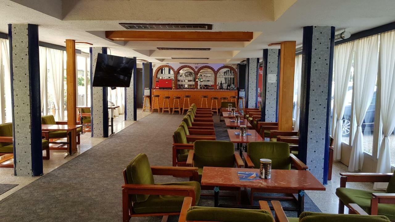 Hotel Amigo Zamárdi エクステリア 写真